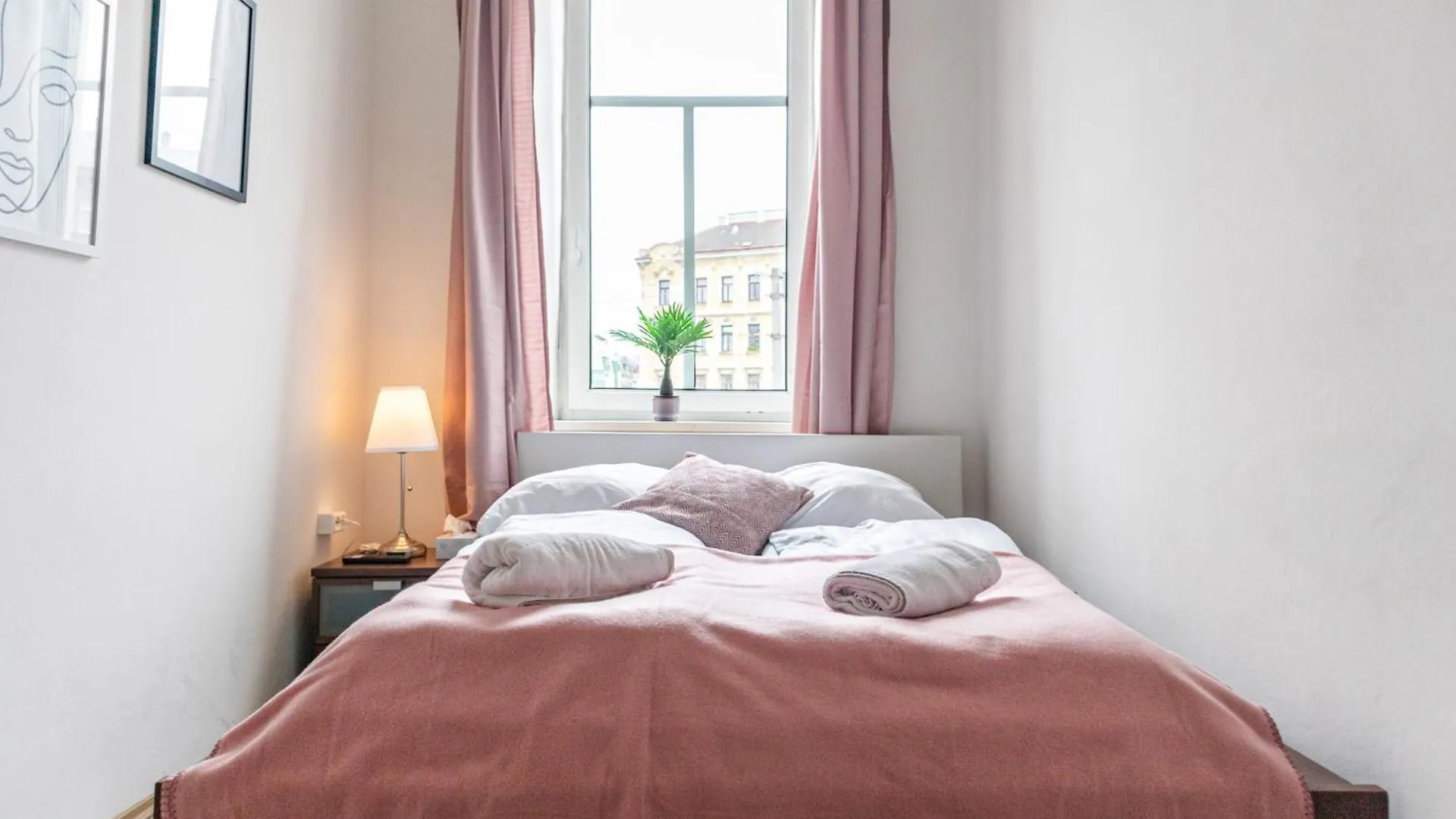 Apartment Massive 6Br Shared Apt At Millenium City For Big Groups Vienna Austria