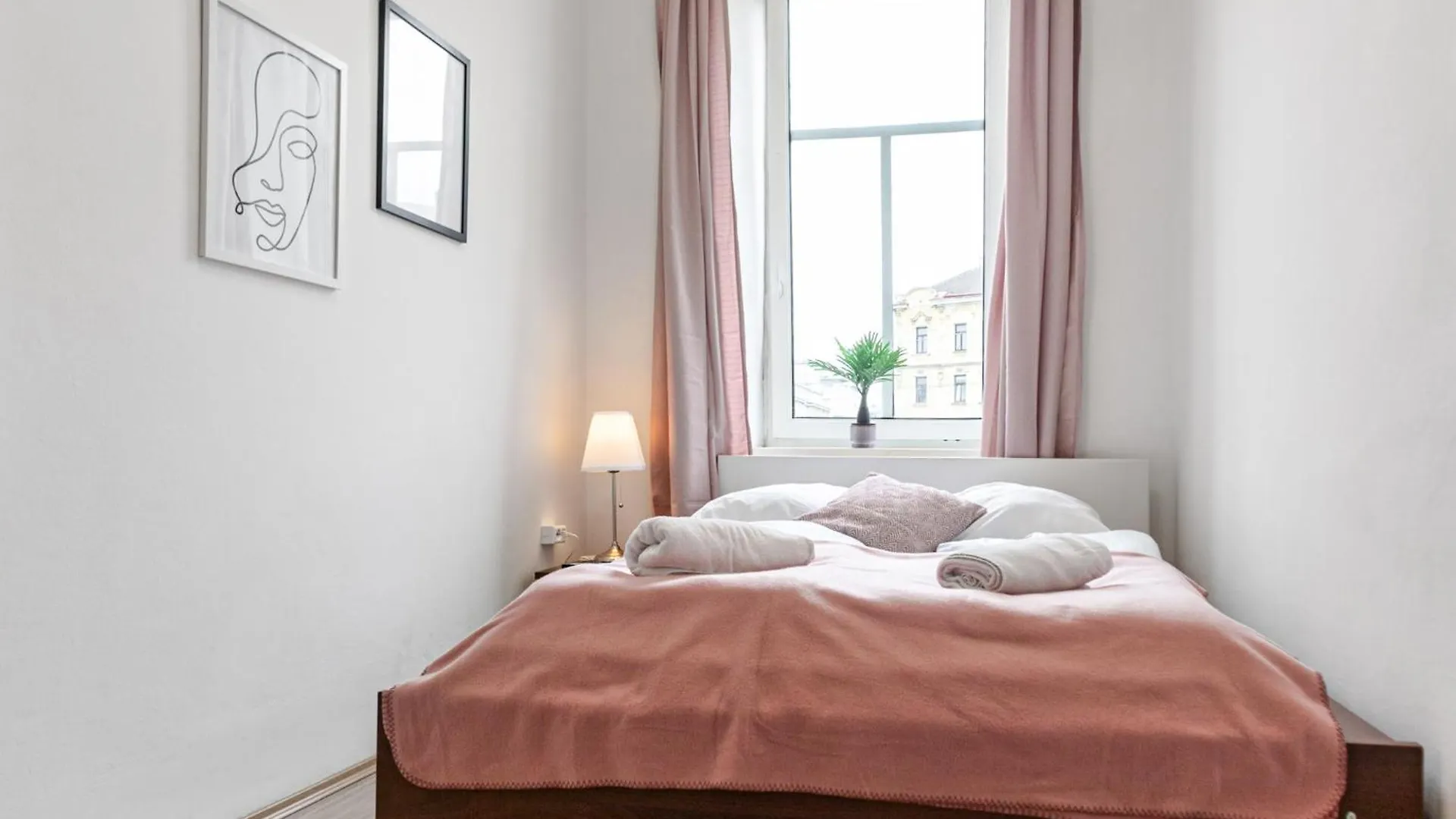 Massive 6Br Shared Apt At Millenium City For Big Groups Vienna
