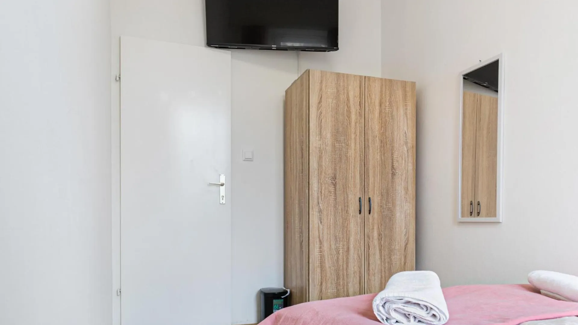 Apartment Massive 6Br Shared Apt At Millenium City For Big Groups Vienna