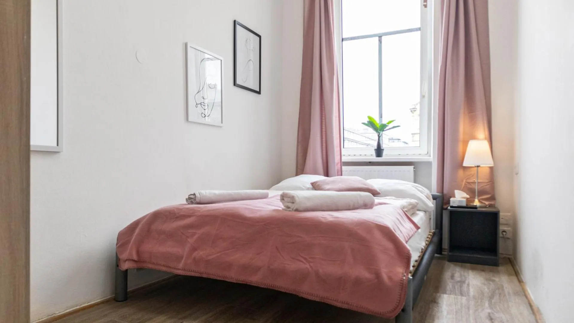 Massive 6Br Shared Apt At Millenium City For Big Groups Vienna Apartment