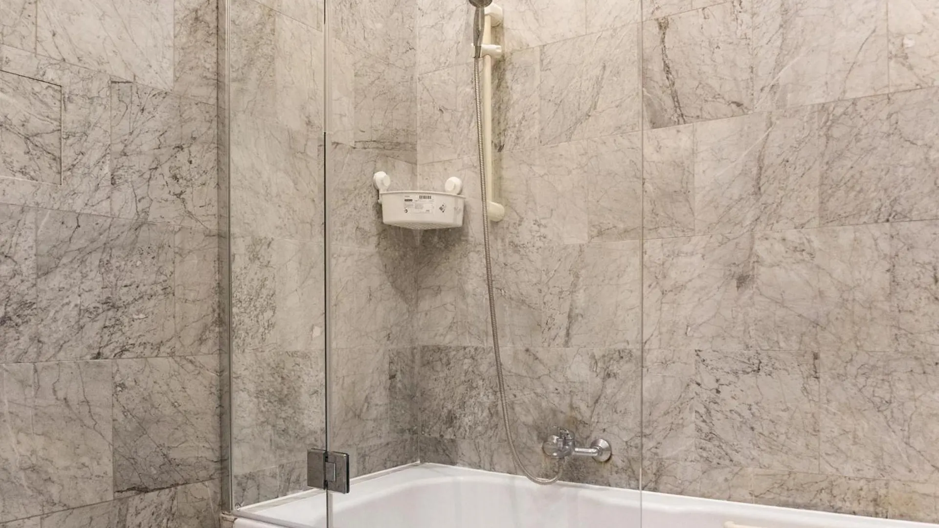Massive 6Br Shared Apt At Millenium City For Big Groups Vienna 0*,  Austria