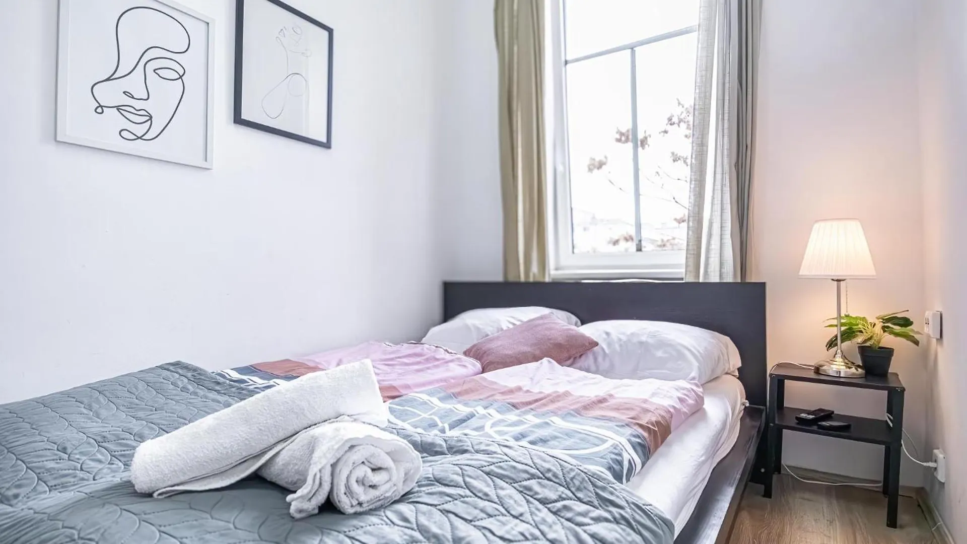 Massive 6Br Shared Apt At Millenium City For Big Groups Vienna Apartment